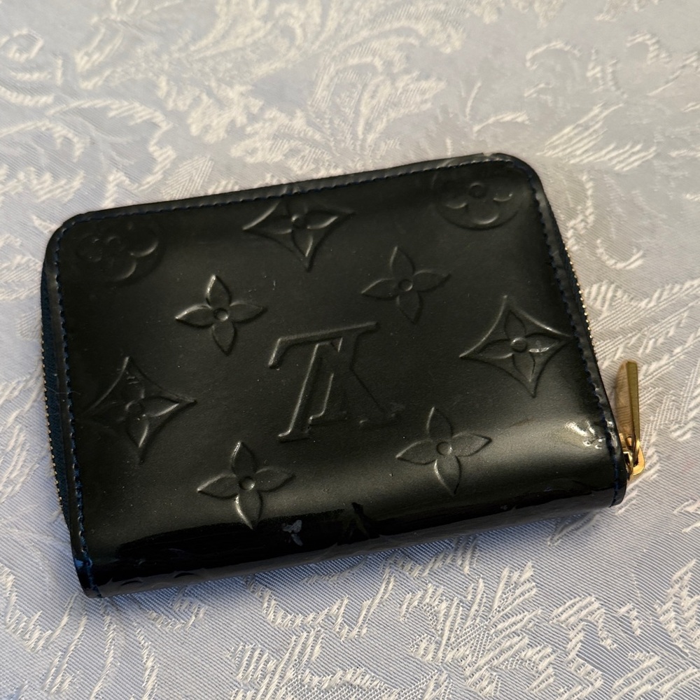 Louis Vuitton Vernis Zip Around Wallet